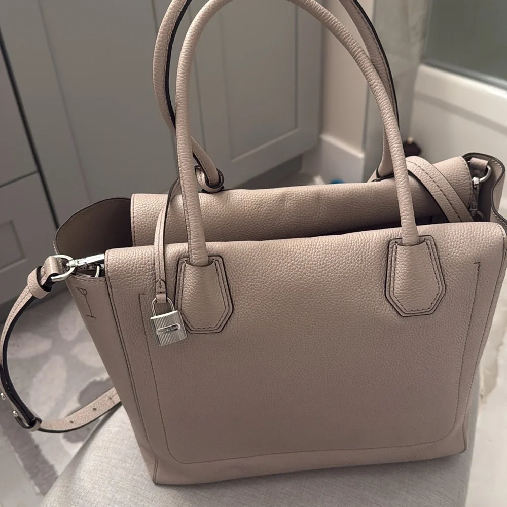 Michael Kors, large gray tote with zipper